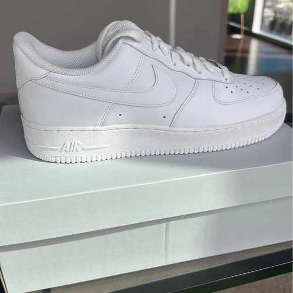 Brand new never been worn NIKE AIR FORCE 1’S MEN SIZE’s 9-10-11